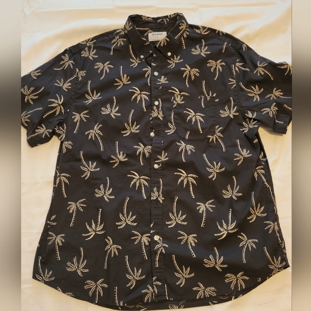 Old Navy Short Sleeve Button Down Shirt - Size XL